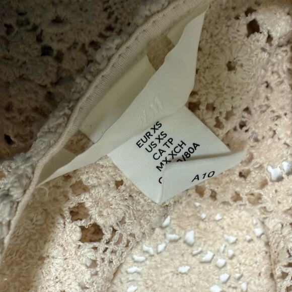 5/$35‎    H&M Womens Crop Top Sz XS Light Beige Lace Camisole V Neck Cropped - Picture 5 of 6